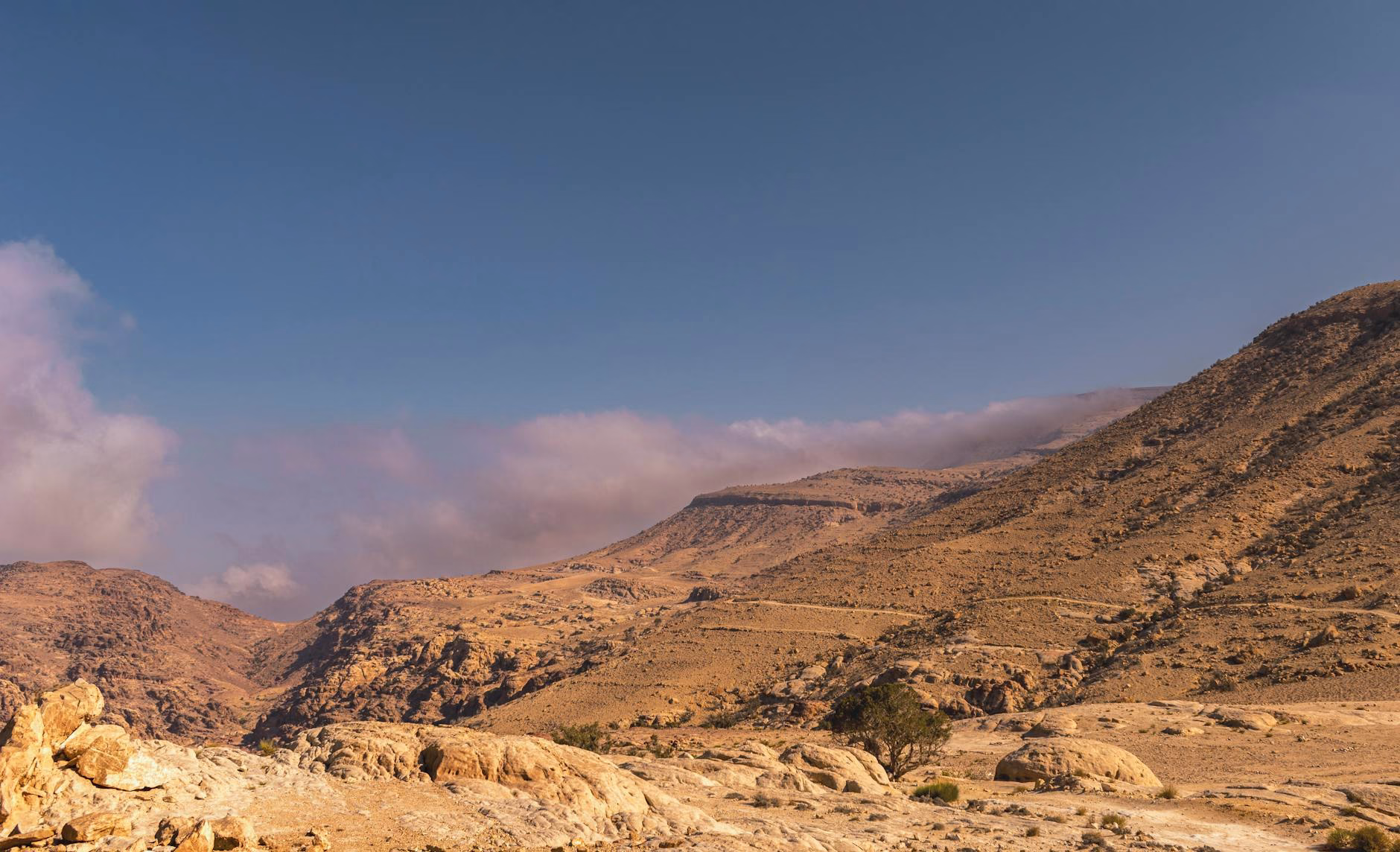 الجبل الأخضر، عمان، سياحة جبلية، طقس معتدل illustration for الجبل الأخضر في