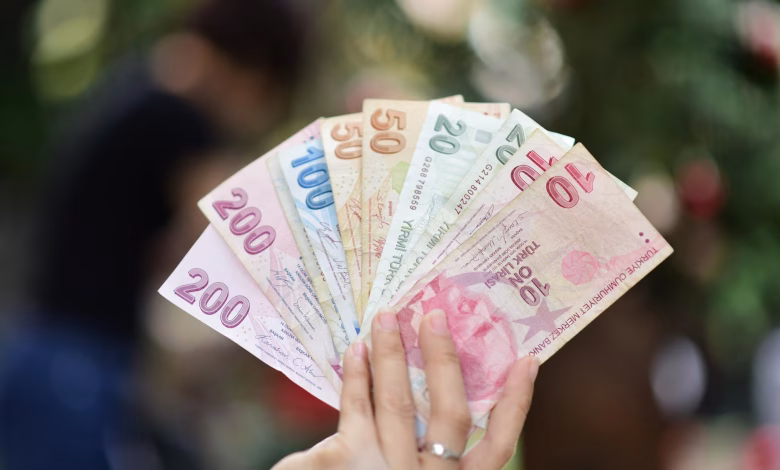 إطلالة بانورامية على إسطنبول مع مضيق البوسفور والجسور التاريخية ومب