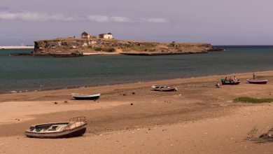 شواطئ جزيرة صقلية الذهبية مع البحر الأبيض المتوسط والمعالم التاريخي